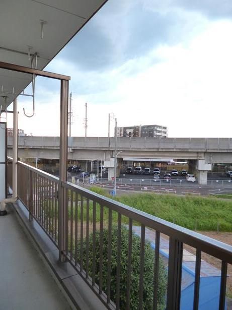 Balcony. You Jose a lot of wide veranda laundry