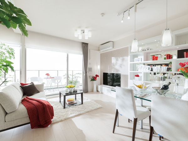 Interior.  [B-B2type living ・ dining] Not only the beauty of the space, I also want to design until the swaying wind and penetrate light. "City Terrace Todakoen" is, Anticipation of the true comfort, We seek the attention to detail. In the space Sumptuously, Rich story will continue engraved family.