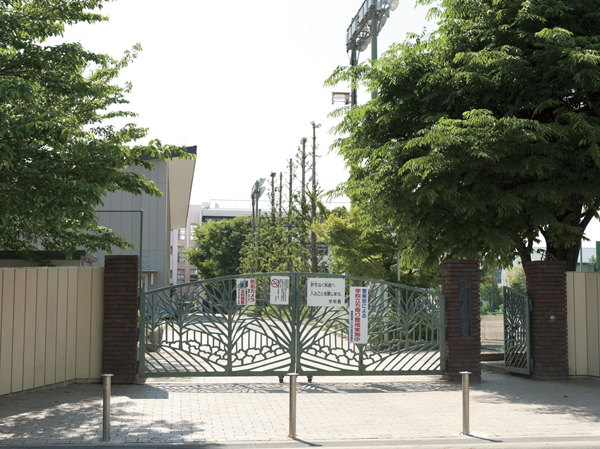 Surrounding environment. Municipal Nizo junior high school (about 2120m ・ 27 minutes walk)