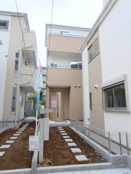 Other. Entrance approach