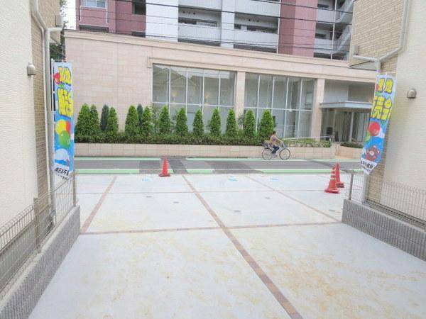 Parking lot. Local (11 May 2013) Shooting