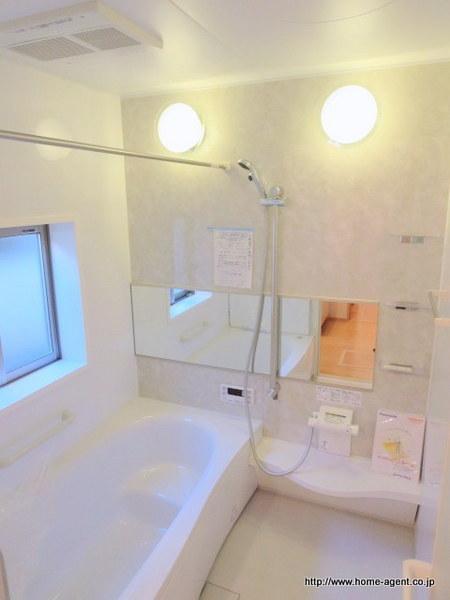 Bathroom. Indoor (11 May 2013) Shooting Bathroom to put in comfortably stretched out foot