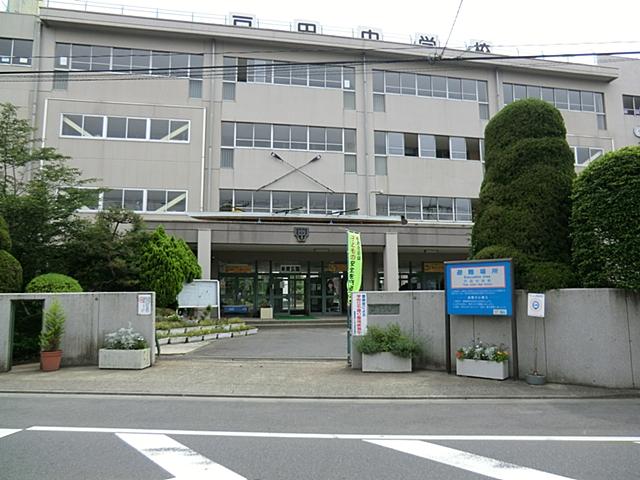 Junior high school. 800m until Toda Municipal Toda junior high school