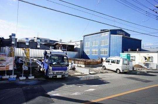 Local photos, including front road. Frontal road