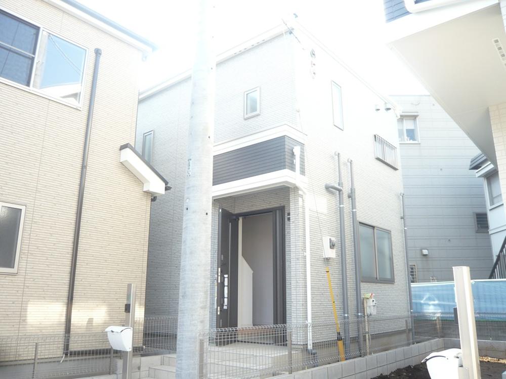 Local appearance photo. Local (11 May 2013) Shooting