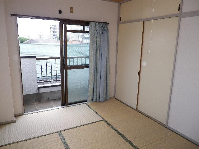 Living and room. Curtain Comes.