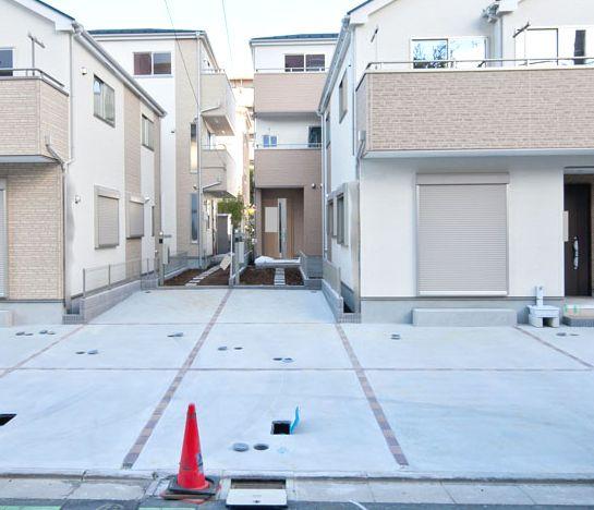 Local photos, including front road. Local (10 May 2013) Shooting