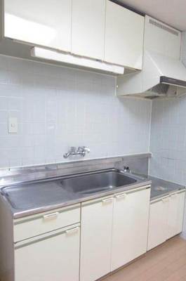 Kitchen. It There are a lot of gas stove is installed type storage