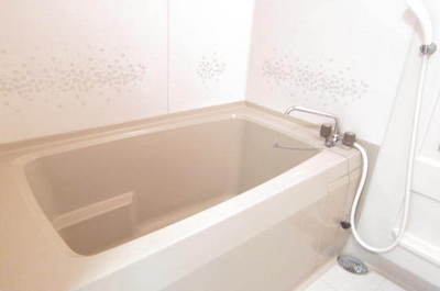 Bath. Please be healed slowly soak in the bathtub