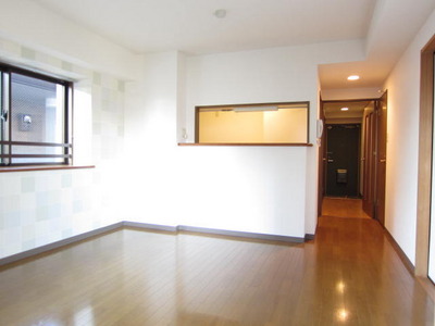 Living and room. 12 Pledge LDK is the corner rooms because the two surfaces of lighting