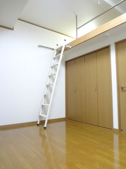 Living and room. You can use spacious with a loft