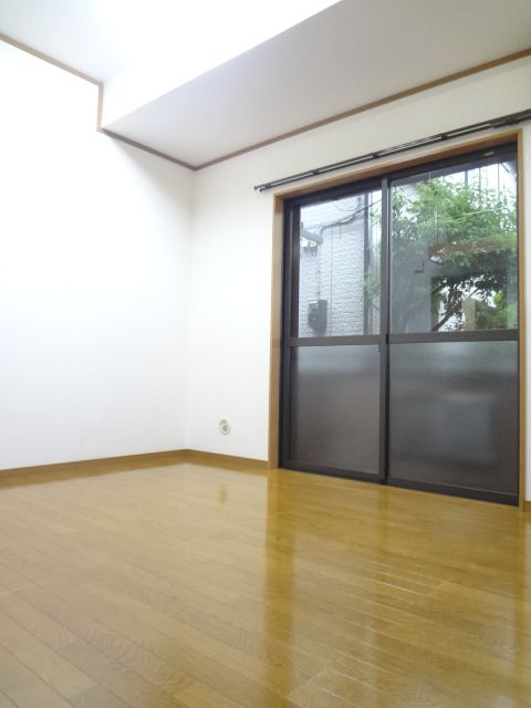 Living and room. You settle down in the clean room