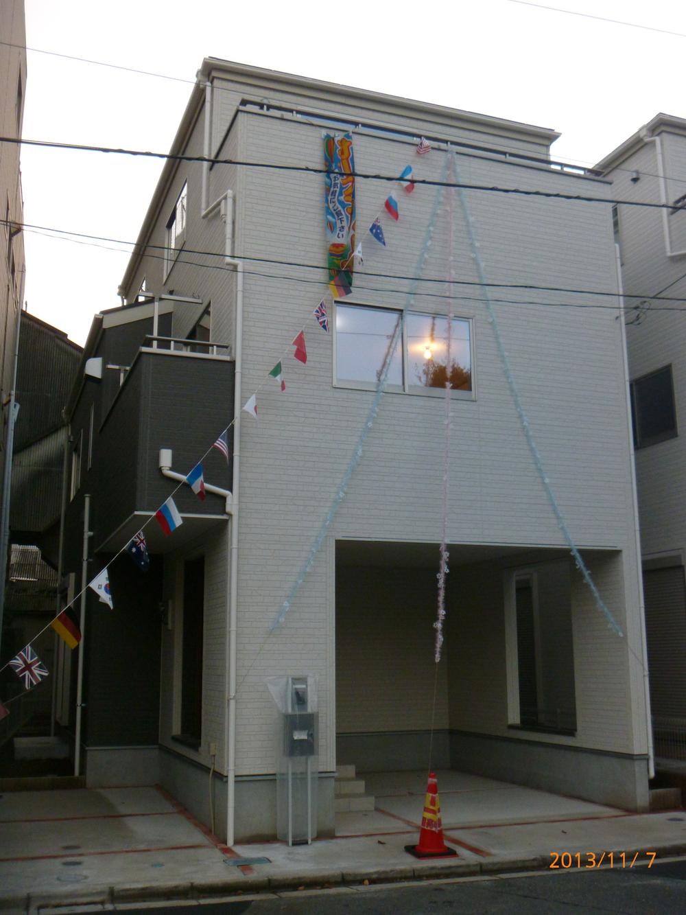 Local appearance photo. Local (12 May 2013) Shooting