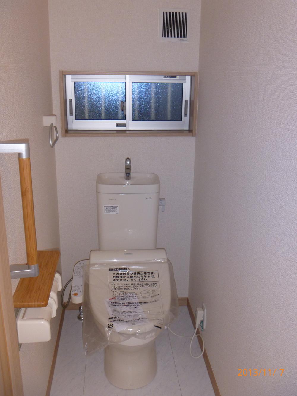 Toilet. Indoor (12 May 2013) Shooting With handrail