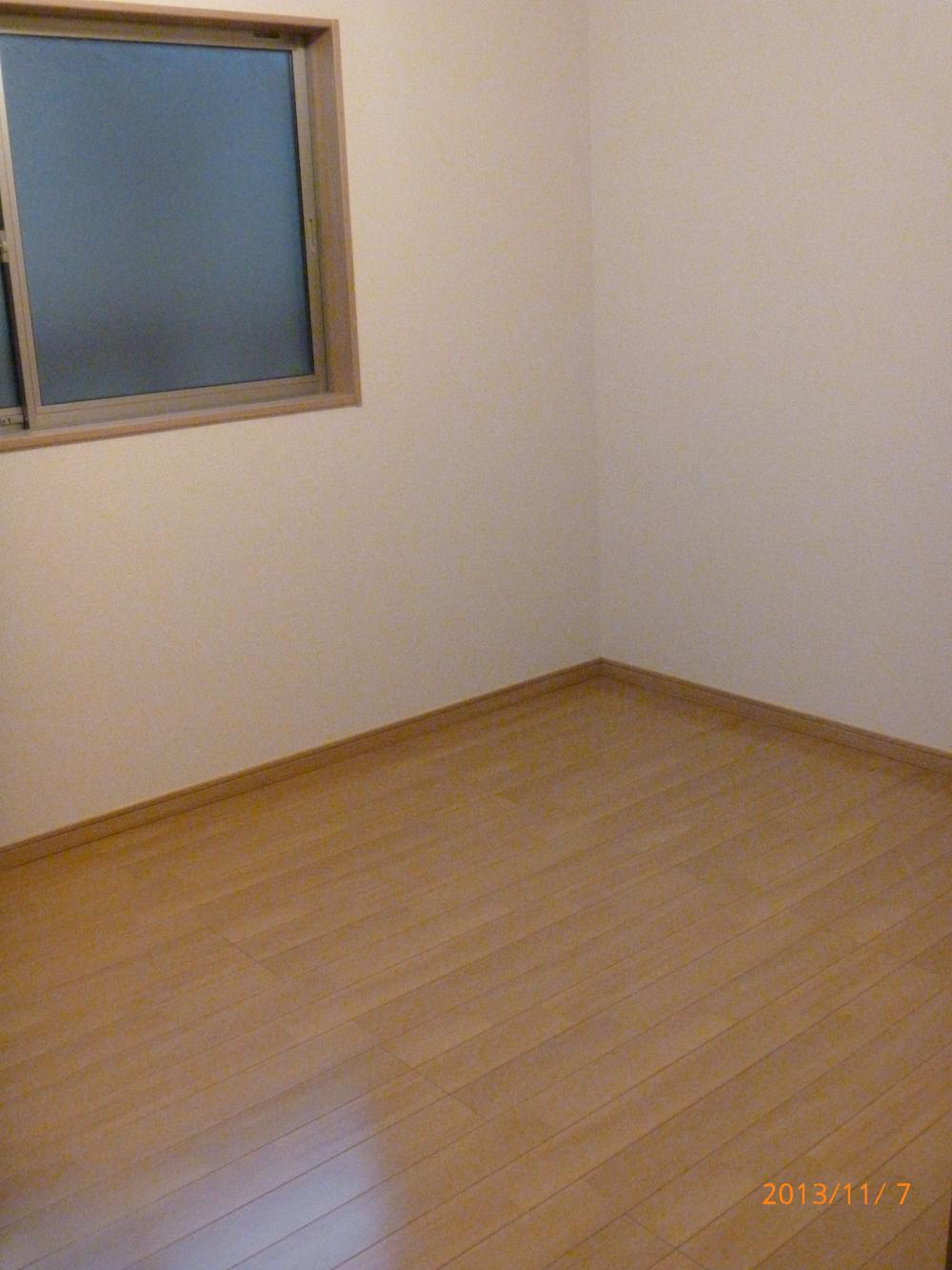 Non-living room. Indoor (12 May 2013) Shooting