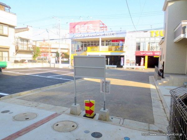 Local photos, including front road. Front loose 6m road