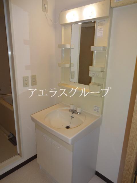 Washroom. Morning of the dressing is here