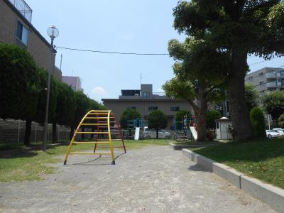 park. Shimotoda 130m until the first park