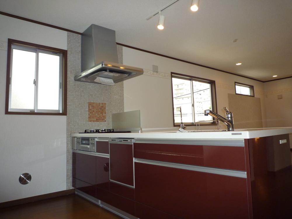 Other Equipment. Glass top stove in the open kitchen overlooking the living room, Dishwasher, Built-in water purifier, W1500 cup board is standard equipment. Director makes a wife that spotlight to cook. 