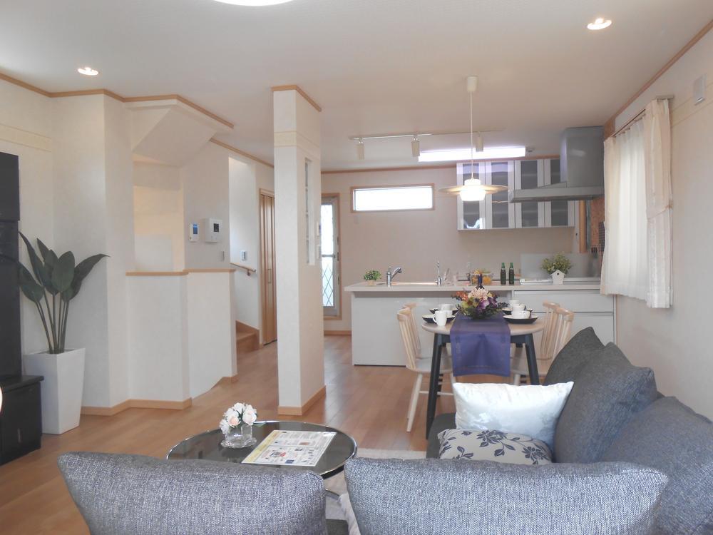 Same specifications photos (living). Adults 3 ~ Space that is still the room also gathered four people. You can spend a common time with your family. 