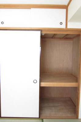 Receipt. It is a closet of the Japanese-style room