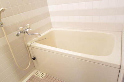 Bath. Please be healed slowly immersed in a bathtub