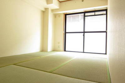 Living and room. Let's relax unwind in the Japanese-style room
