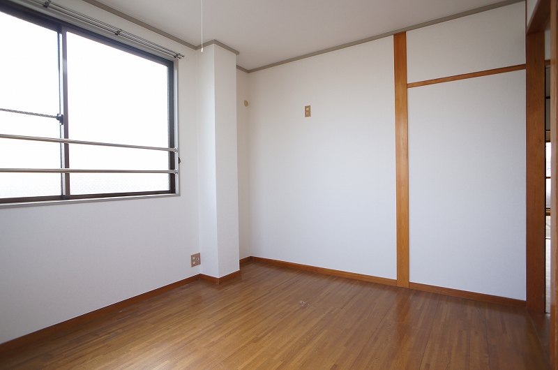 Living and room. 4.5 Pledge Japanese-style room