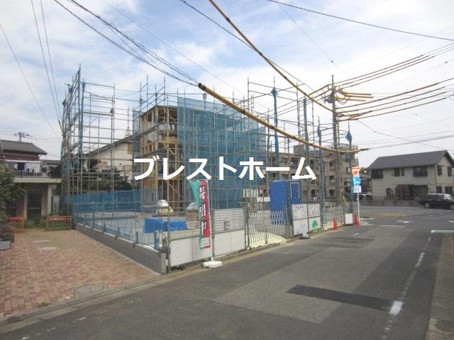 Local photos, including front road. Local appearance photo