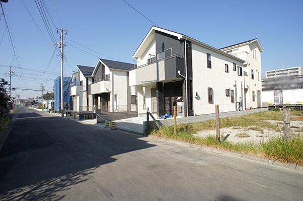 Local photos, including front road. Local (12 May 2013) Shooting