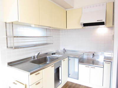 Kitchen. It can be fun and also dishes in the L-shaped kitchen