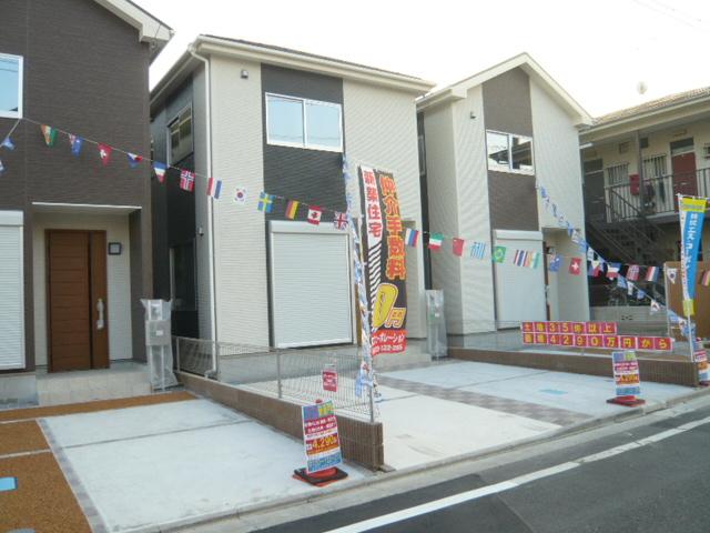 Other local. ◇ (3) Building _4LDK ◇ (2) (4) Building _3SLDK ◇ parallel P2 cars ◇ front road 6m ◇ city gas this sewage! ◇ is a living environment favorable area! 