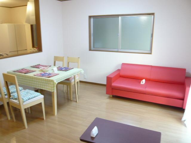 Living. ◇ (3) Building _4LDK ◇ (2) (4) Building _3SLDK ◇ parallel P2 cars ◇ front road 6m ◇ city gas this sewage! ◇ is a living environment favorable area! 