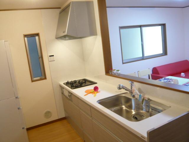 Kitchen. ◇ bright face-to-face kitchen ~ ! 