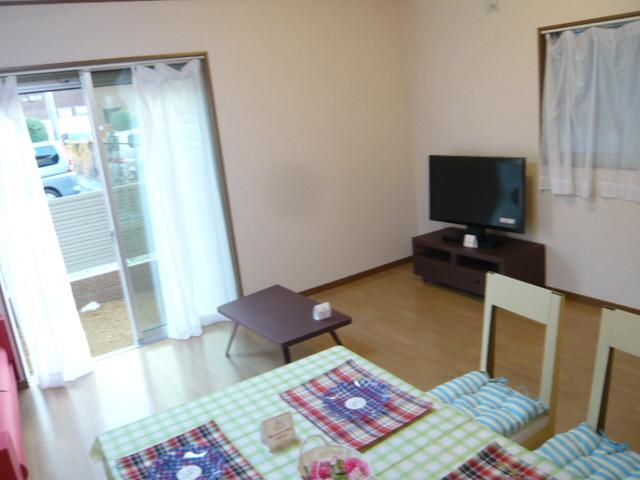 Living. ◇ spacious living ~ ! 