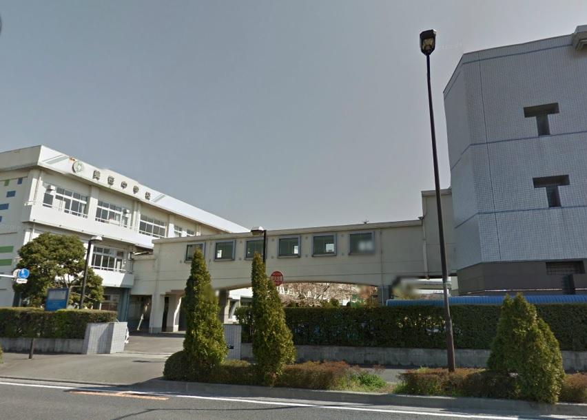 Junior high school. Yoshisasa junior high school 3-minute walk