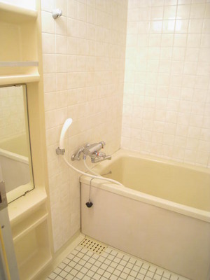 Bath. Healed slowly soak in the bathtub Machaut