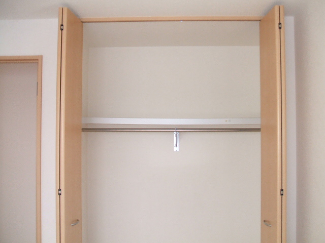 Receipt. Western-style storage space. 