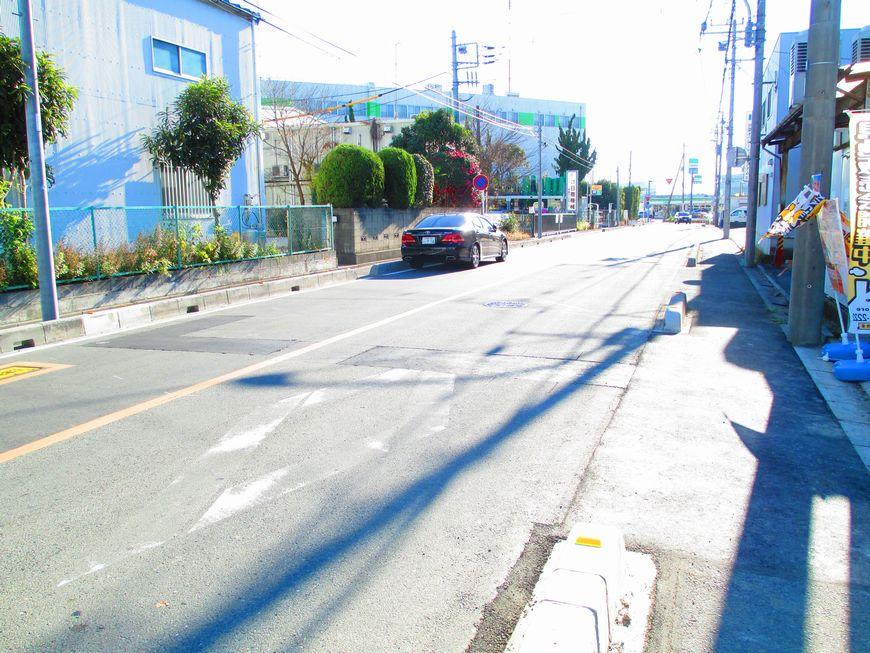 Local photos, including front road. Local (12 May 2013) Shooting