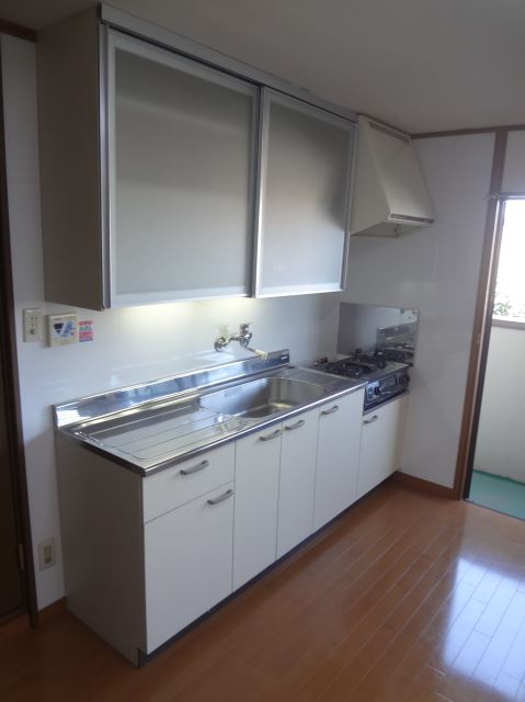 Kitchen. Storage-rich kitchen!