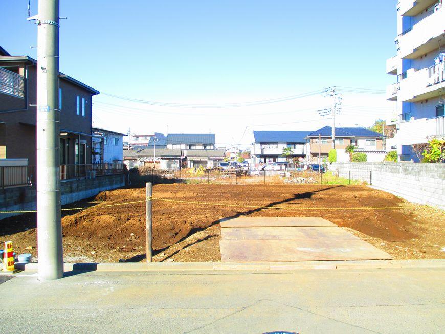 Local photos, including front road. Local (12 May 2013) Shooting