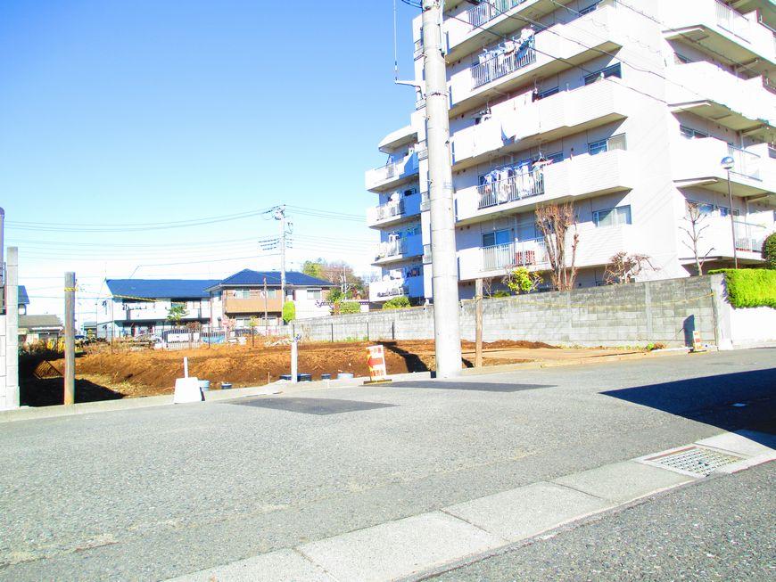 Local photos, including front road. Local (12 May 2013) Shooting