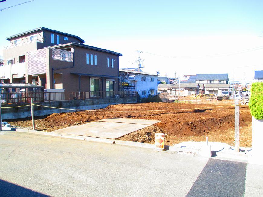 Local photos, including front road. Local (12 May 2013) Shooting