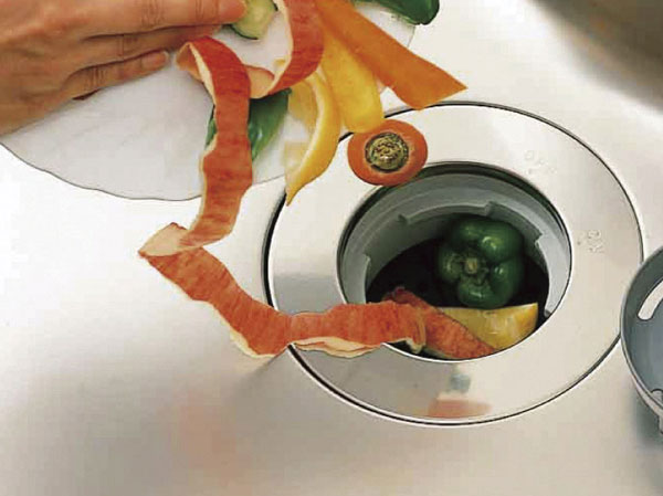 Kitchen.  [Disposer] Adopt a disposer that can be grinding process the garbage in the kitchen of the drainage port.  ※ There is garbage and can not be used detergent can not be part of the process.