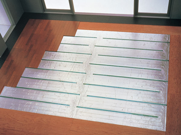 Other.  [TES hot water floor heating] TES hot water floor heating system to keep the gently pleasant room temperature to body. To achieve the ideal warmth of Zukansokunetsu.
