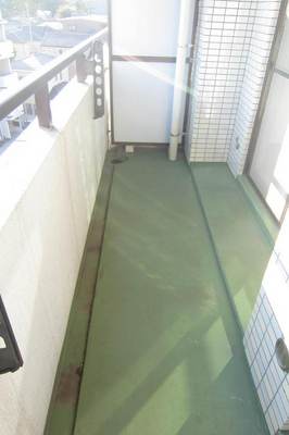 Balcony. There Place clothesline!