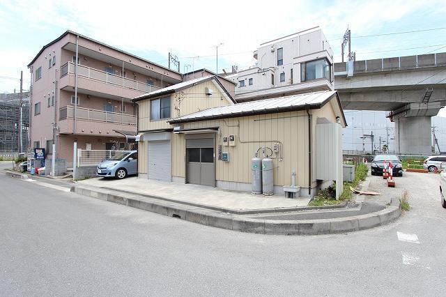 Local photos, including front road. Local (September 2013) Shooting