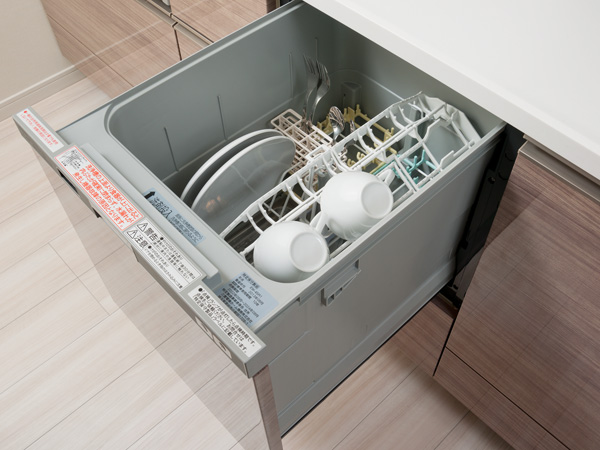 Kitchen.  [Dish washing and drying machine] Installing a built-in type of dish washing and drying machine. Of course, you can shorten the kitchen work time, It requires less water consumption as compared to hand washing, Running costs of the reduction can be expected.