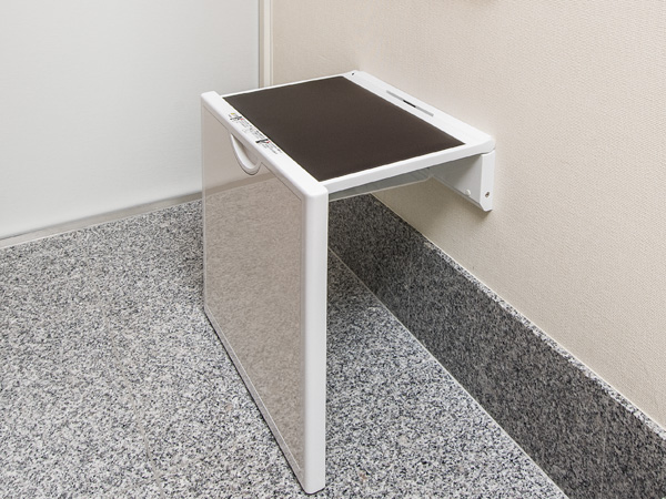 Other.  [Full-length mirror with support chair] A support chair that allows the operation of a "wear", "take off" in the shoes smoothly was in preparation for the entrance. With a full-length mirror, This is useful before grooming outing. (Except for some type)