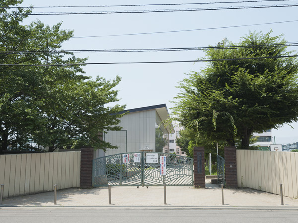 Surrounding environment. Municipal Nizo junior high school (about 360m / A 5-minute walk)